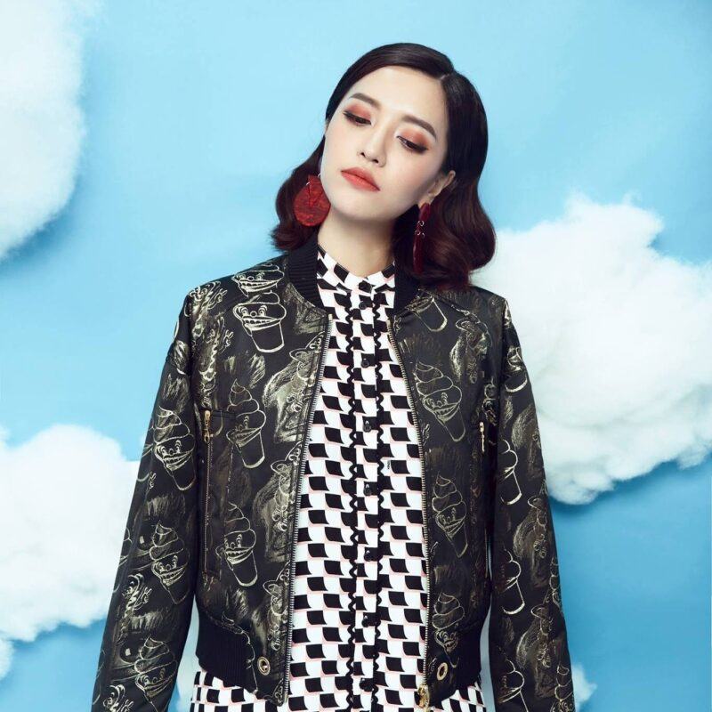 Ai là ca sĩ số 1 Việt Nam? Bật mí Top 10 ca sĩ nổi tiếng nhất Việt Nam năm 2021 Ai là ca sĩ số 1 Việt nam