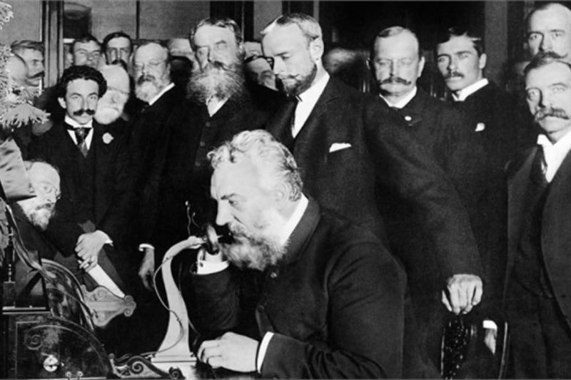 Ai là người phát minh ra điện thoại? Alexander Graham Bell là ai?