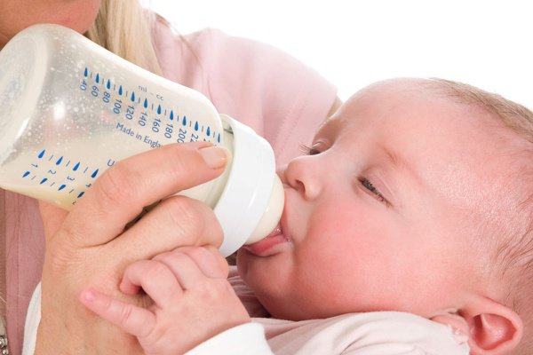 Cách tập cho bé bú bình? Bí quyết tập cho bé bú bình Cách tập cho bé bú bình