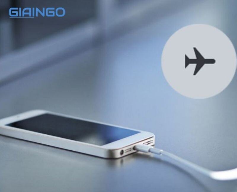 Có nên bật chế độ máy bay khi sạc pin không