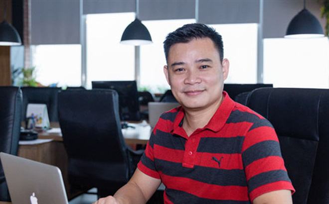 Hùng Đinh là ai? Soi profile của triệu phú Việt và nàng thơ kém 16 tuổi sau màn cầu hôn trên mây Hùng Đinh là ai? Soi profile của triệu phú Việt và nàng thơ kém 16 tuổi sau màn cầu hôn trên mây