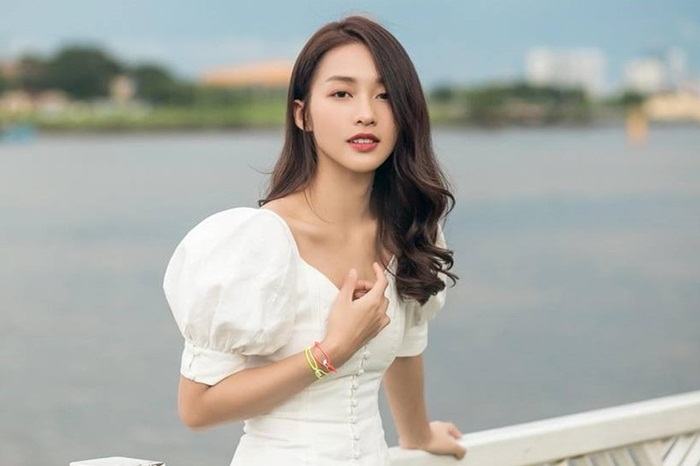 Khả Ngân là ai?