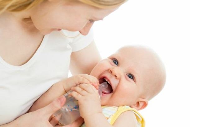 Cách tập cho bé bú bình? Bí quyết tập cho bé bú bình Cách tập cho bé bú bình