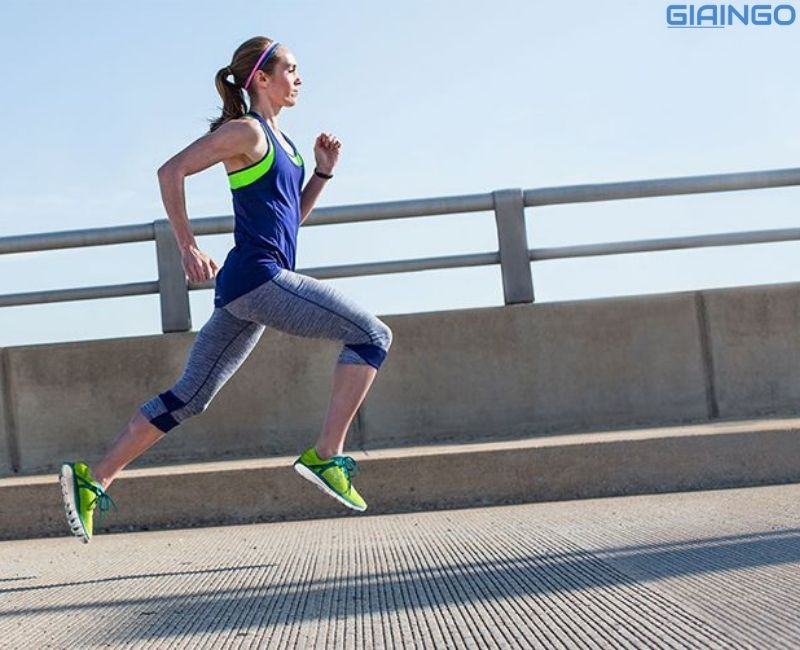 Giải thích vì sao khi thở sâu và giảm số nhịp thở trong mỗi phút sẽ làm tăng hiệu quả hô hấp? tai sao khi dung chay roi ma chung ta van phai tho gap